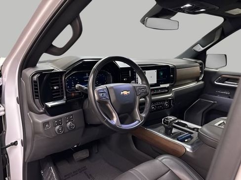 Used 2022 Chevrolet Silverado 1500 High Country w/ High Country Premium Package image 17