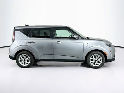 Used 2025 Kia Soul LX w/ LX Technology Package FWD image 10