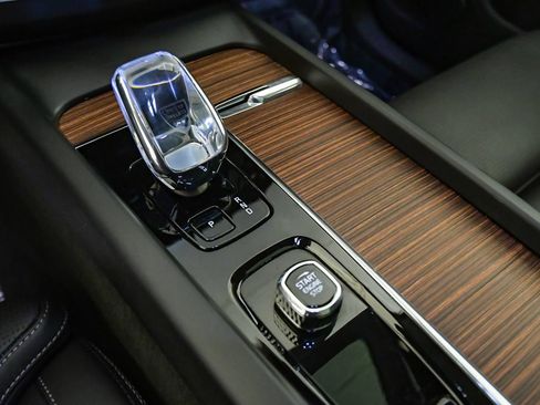 Certified 2024 Volvo XC60 T8 Ultimate w/ Protection Package Premier AWD/4WD image 20