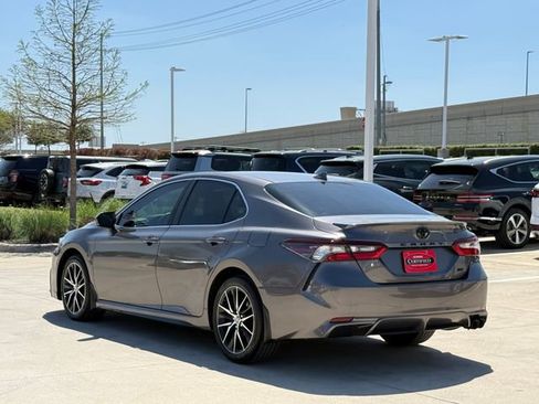 Used 2023 Toyota Camry SE image 5