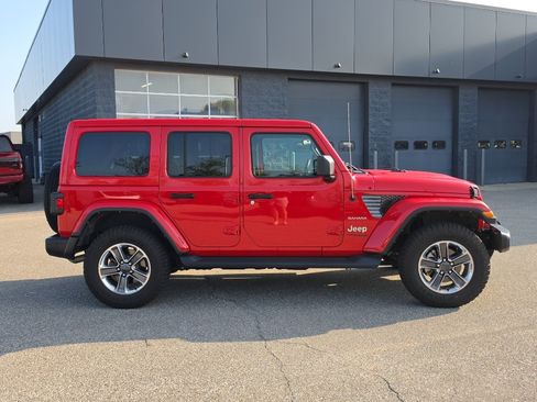 Used 2021 Jeep Wrangler Unlimited Sahara AWD/4WD image 9