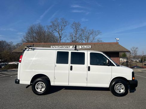 Used 2017 Chevrolet Express 2500 image 2