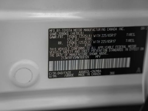 Used 2021 Toyota RAV4 XLE w/ Convenience Package FWD image 38
