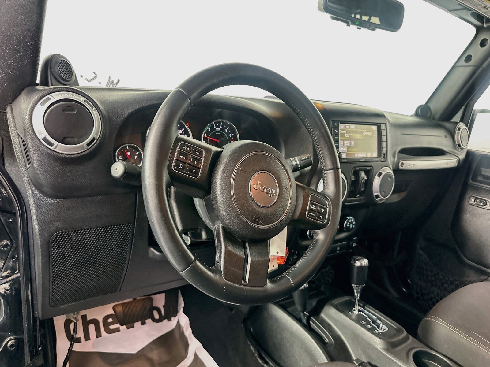 Used 2014 Jeep Wrangler Unlimited Sahara w/ Dual Top Group AWD/4WD image 9