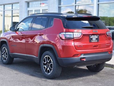 Used 2025 Jeep Compass Trailhawk AWD/4WD image 7