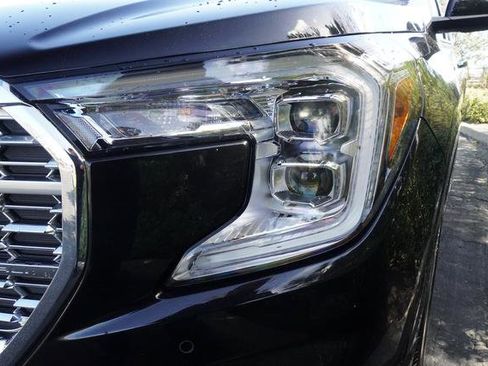 Used 2024 GMC Terrain Denali w/ Black Diamond Edition image 33