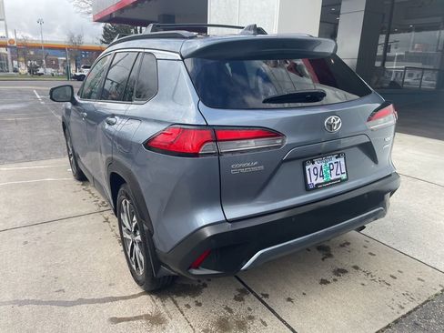 Used 2025 Toyota Corolla Cross XLE w/ Convenience Package image 8