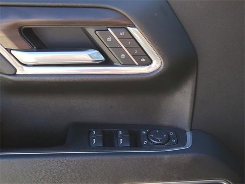 Used 2023 GMC Sierra 1500 SLT image 17