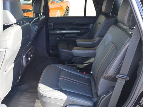 Used 2024 Ford Expedition Platinum image 34