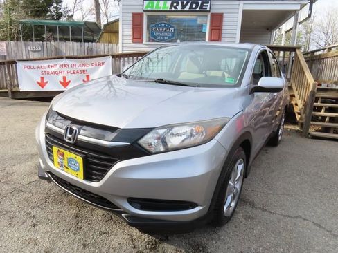 Used 2018 Honda HR-V LX image 2