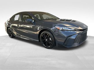 Used 2025 Toyota Camry SE video 2