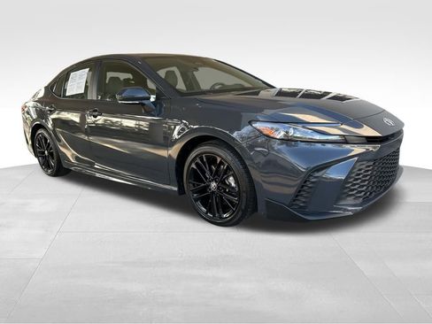 Used 2025 Toyota Camry SE image 2