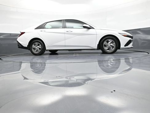 Used 2025 Hyundai Elantra SE FWD image 28