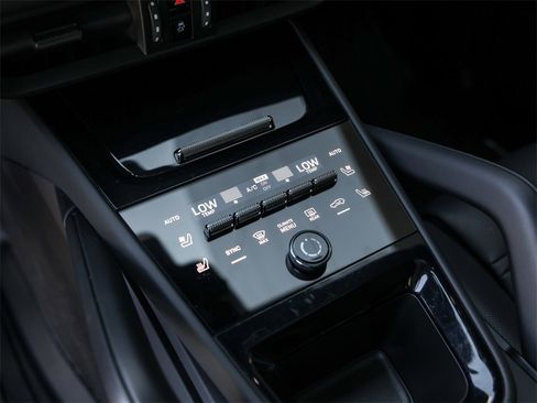 Certified 2024 Porsche Cayenne S image 27