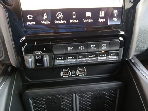 New 2026 RAM 4500 4x4 Crew Cab DRW w/ Laramie Trim Package image 39