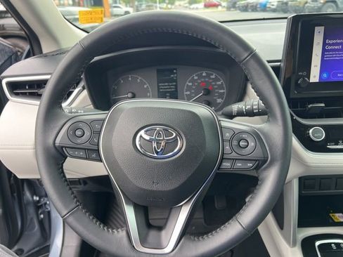 Used 2023 Toyota Corolla Cross LE w/ Moonroof Package FWD image 9
