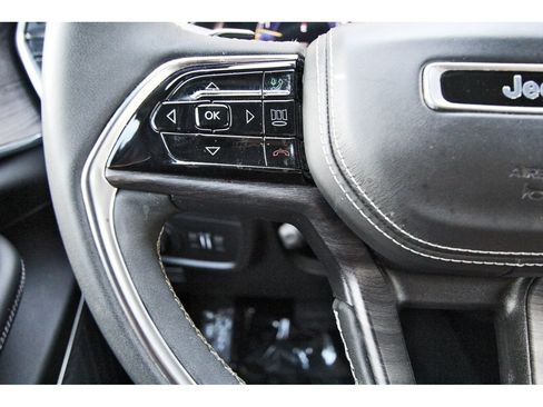 Used 2023 Jeep Grand Cherokee Overland AWD/4WD image 15