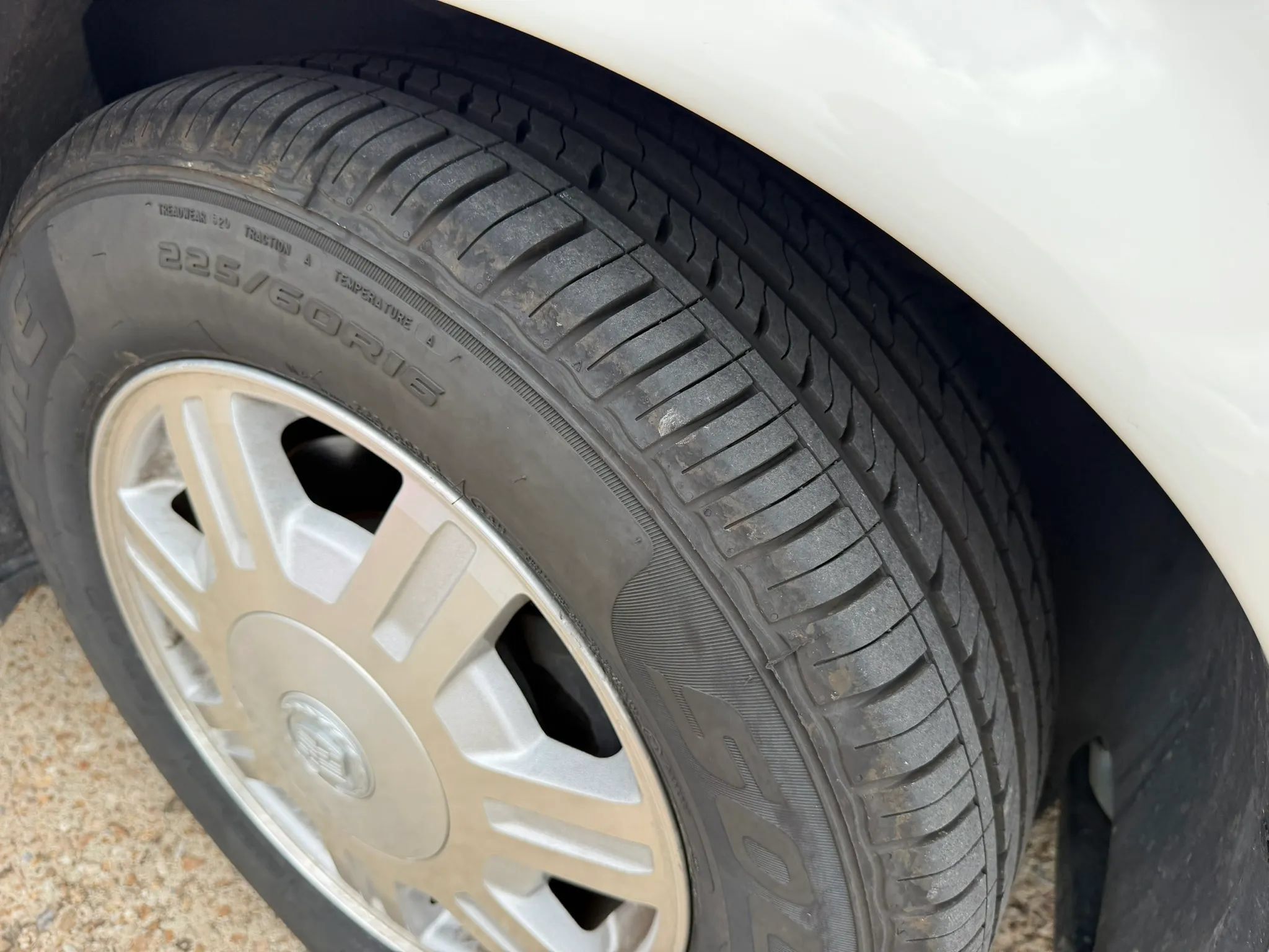 Used 2004 Cadillac De Ville w/ Equipment Group FWD image 14