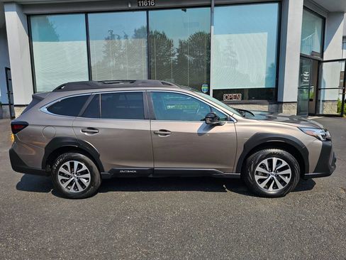 Used 2024 Subaru Outback Premium AWD/4WD image 8