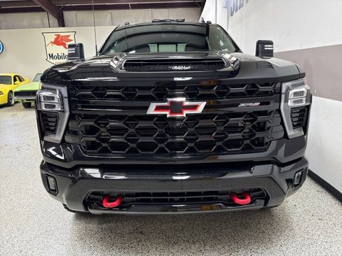 Used 2024 Chevrolet Silverado 2500 ZR2 w/ Technology Package image 47
