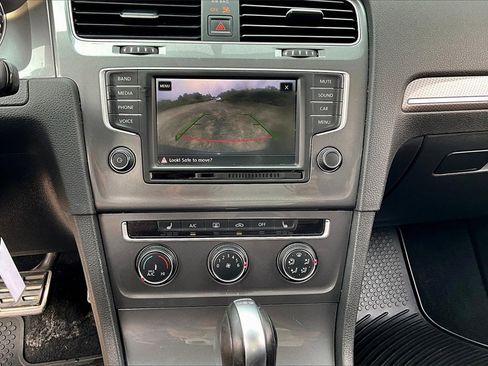 Used 2017 Volkswagen Golf Alltrack S image 27