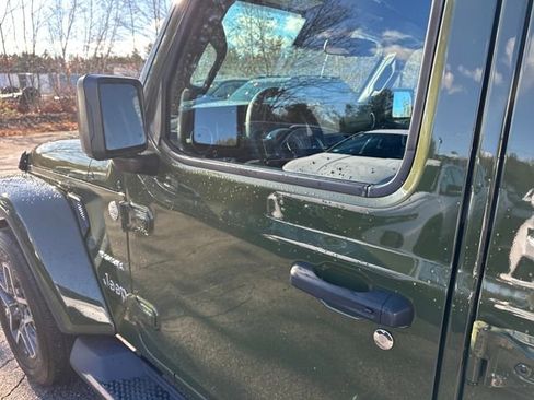 Used 2024 Jeep Wrangler Sahara image 13