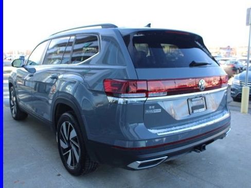 Used 2025 Volkswagen Atlas SE image 4