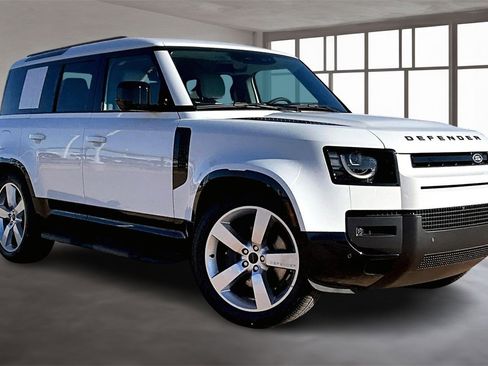 New 2026 Land Rover Defender 110 X-Dynamic SE image 2