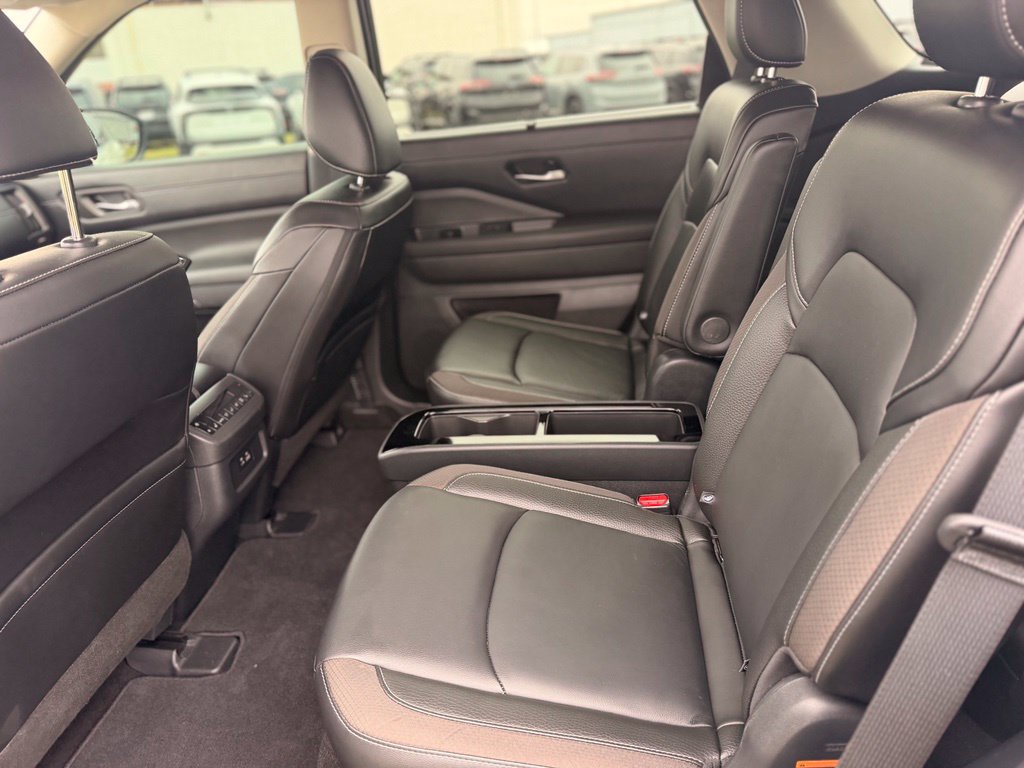 Certified 2024 Nissan Pathfinder SL w/ SL Premium Package FWD image 11