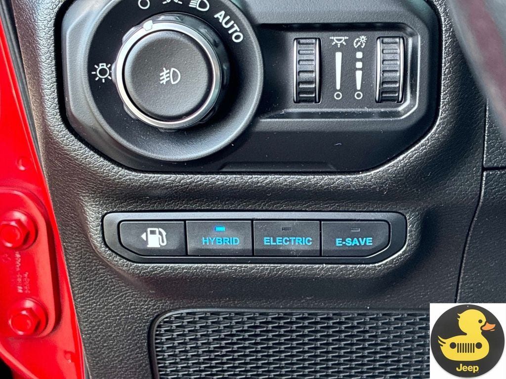 Used 2021 Jeep Wrangler Unlimited Sahara w/ Cold Weather Group AWD/4WD image 26