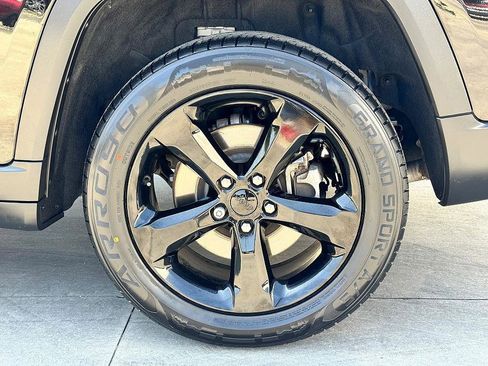 Used 2021 Jeep Grand Cherokee L Laredo image 17