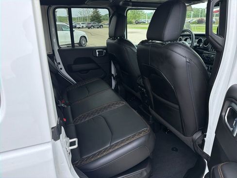 Used 2023 Jeep Wrangler Unlimited Sahara AWD/4WD image 19