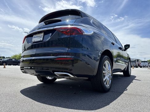 Used 2023 Buick Enclave Essence w/ Experience Buick Package FWD image 10
