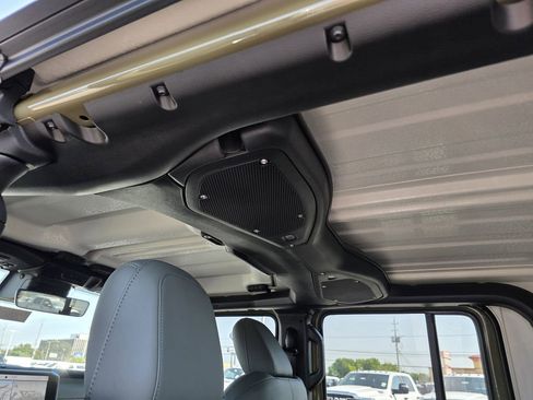 New 2025 Jeep Gladiator Mojave w/ Convenience Group AWD/4WD image 11