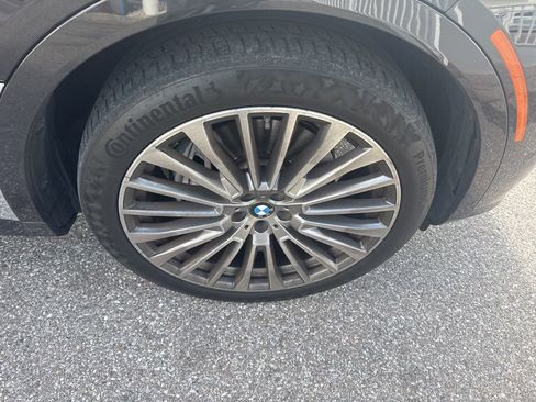 Used 2025 BMW X7 xDrive40i w/ Premium Package AWD/4WD image 8
