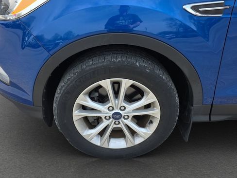 Used 2018 Ford Escape SE w/ SE Sync 3 Package AWD/4WD image 4