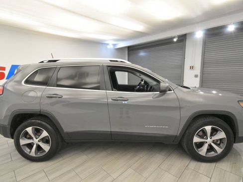 Used 2019 Jeep Cherokee Limited AWD/4WD image 6