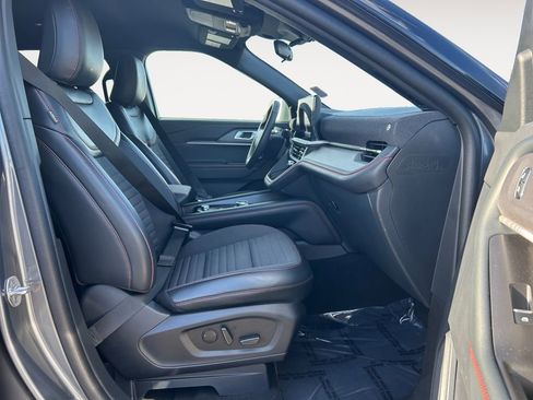 Used 2025 Ford Explorer ST-Line w/ ST-Line Street Pack image 10