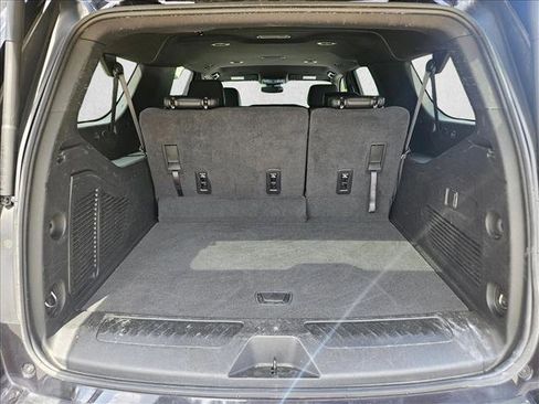 Used 2024 Chevrolet Suburban LT RWD image 7