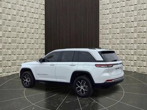 Used 2023 Jeep Grand Cherokee Limited AWD/4WD image 7