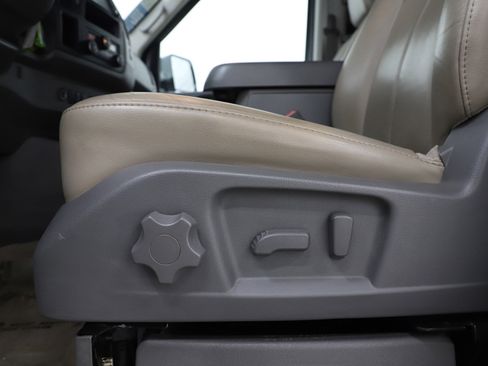 Used 2020 Nissan NV 3500 SL image 20