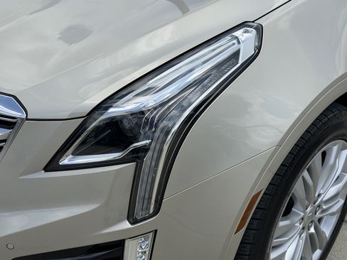 Used 2017 Cadillac XT5 Premium Luxury FWD image 9