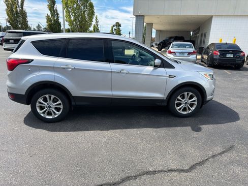 Used 2019 Ford Escape SE FWD image 3
