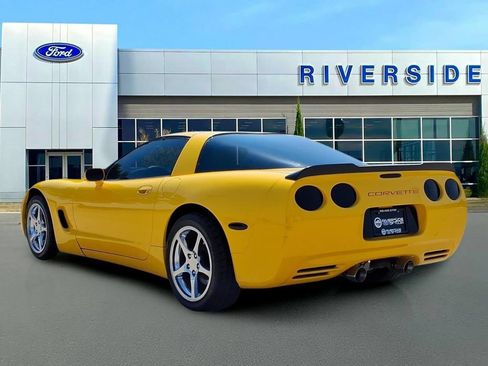 Used 2004 Chevrolet Corvette Coupe w/ Roof Package RWD image 5
