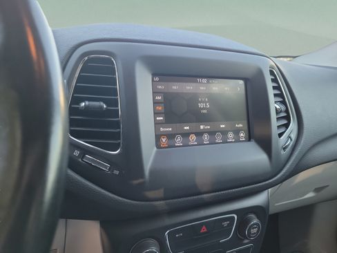 Used 2021 Jeep Compass Latitude FWD image 18