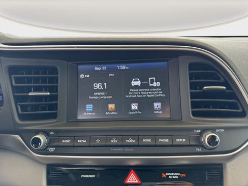 Used 2020 Hyundai Elantra SEL image 16