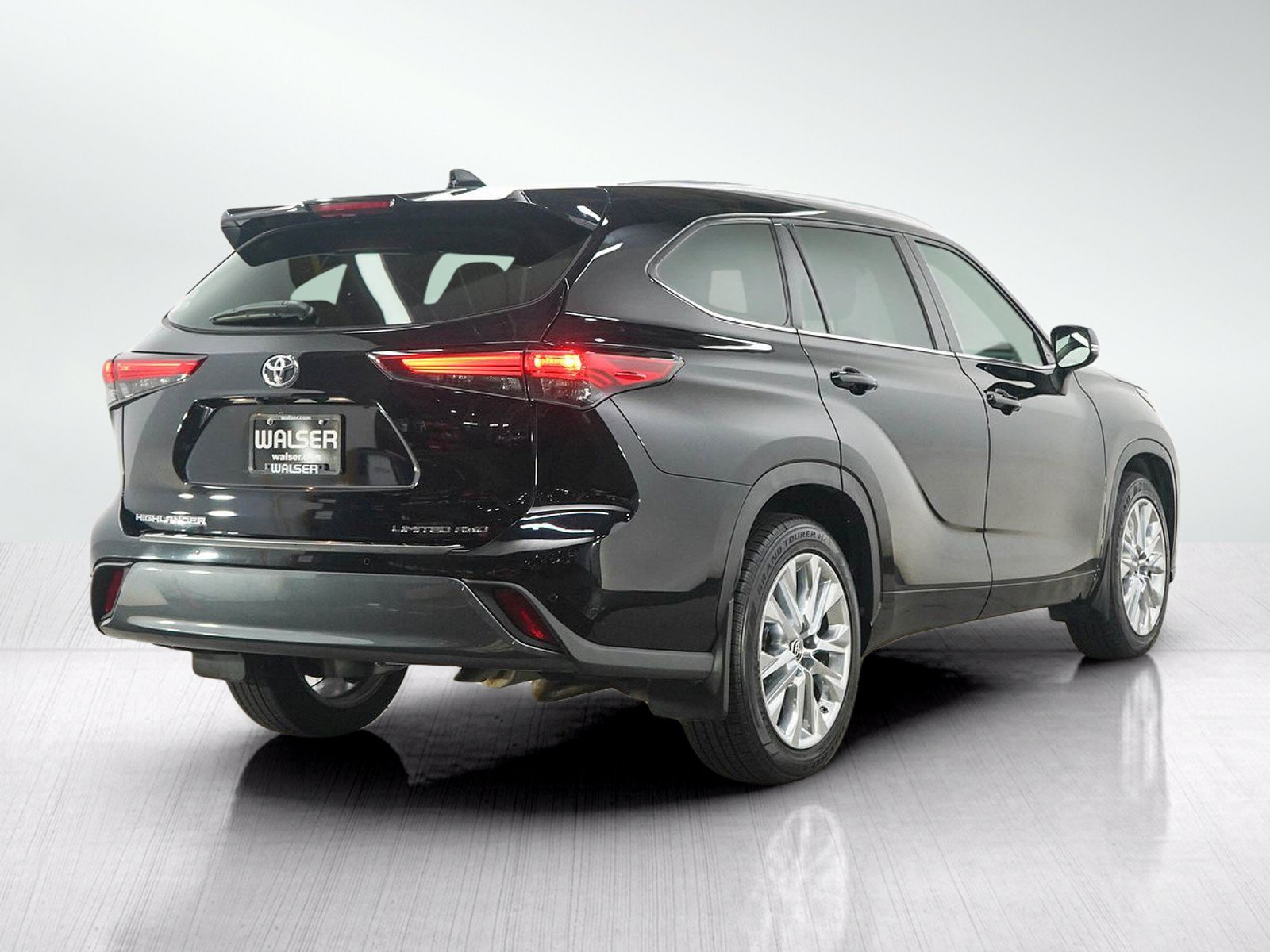 Used 2022 Toyota Highlander Limited AWD/4WD image 5