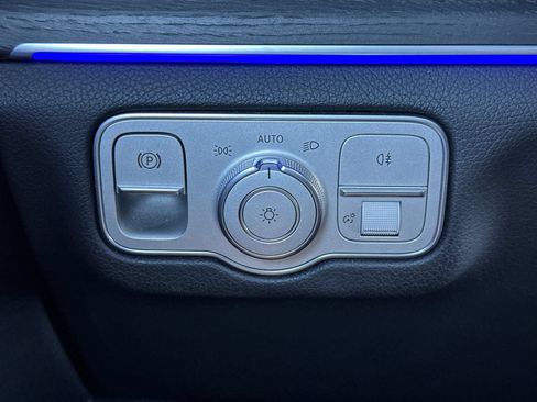 Certified 2025 Mercedes-Benz GLE 450e 4MATIC image 33