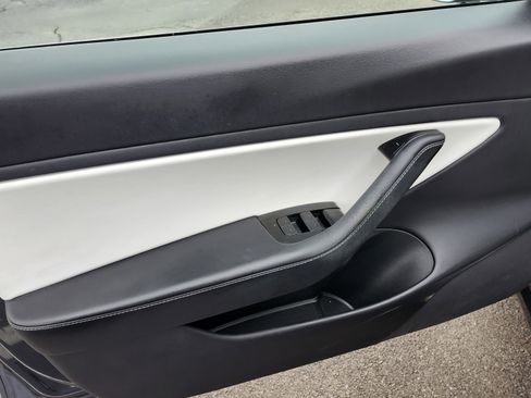 Used 2020 Tesla Model 3 Standard Range Plus image 23
