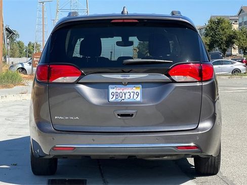 Used 2020 Chrysler Pacifica Touring-L image 5